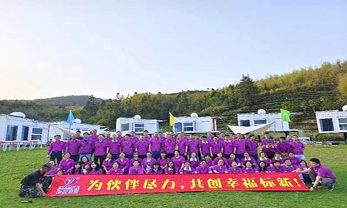 生活無解，團建撒野